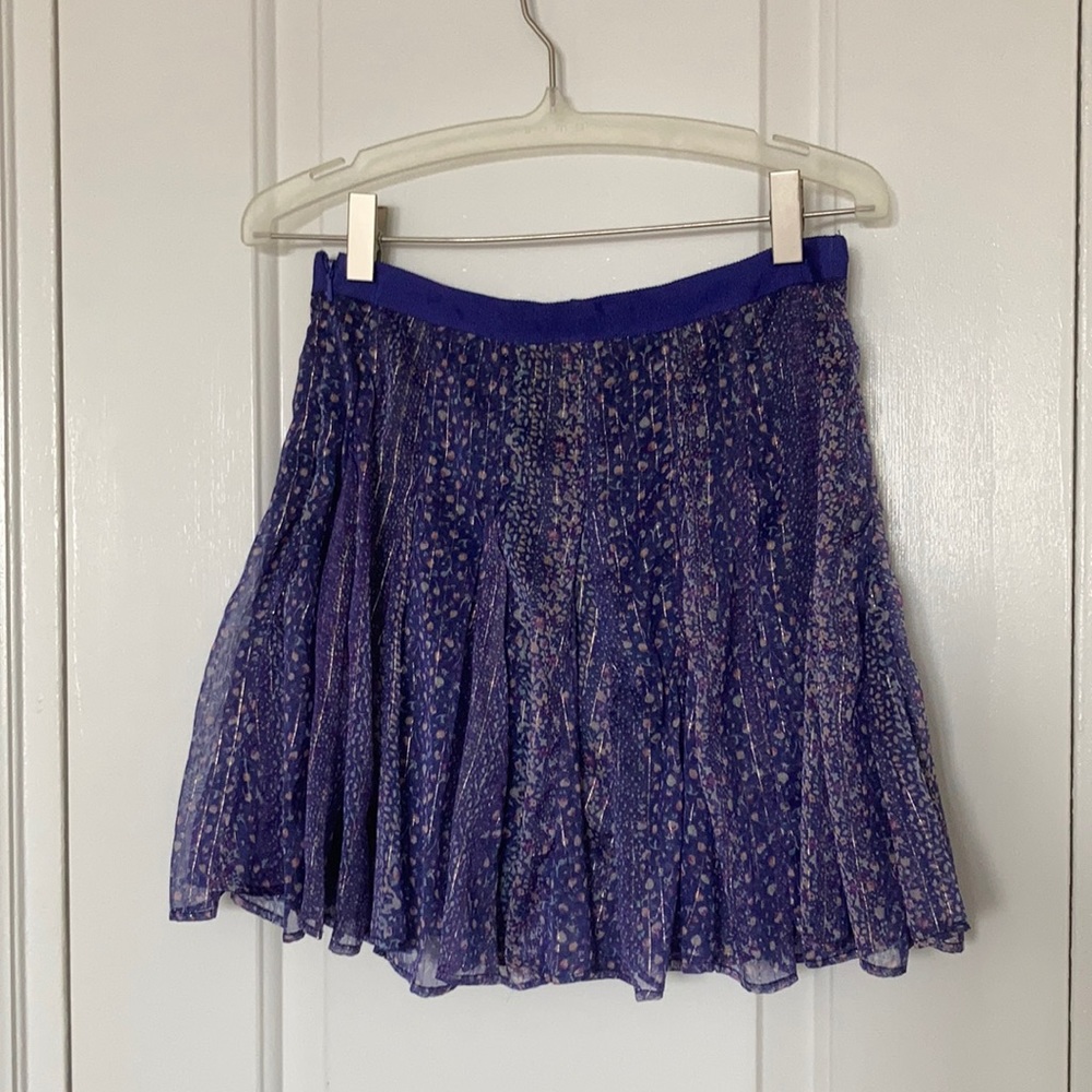 Darling purple mini skirt with gold thread and floral detail - Picture 6 of 7